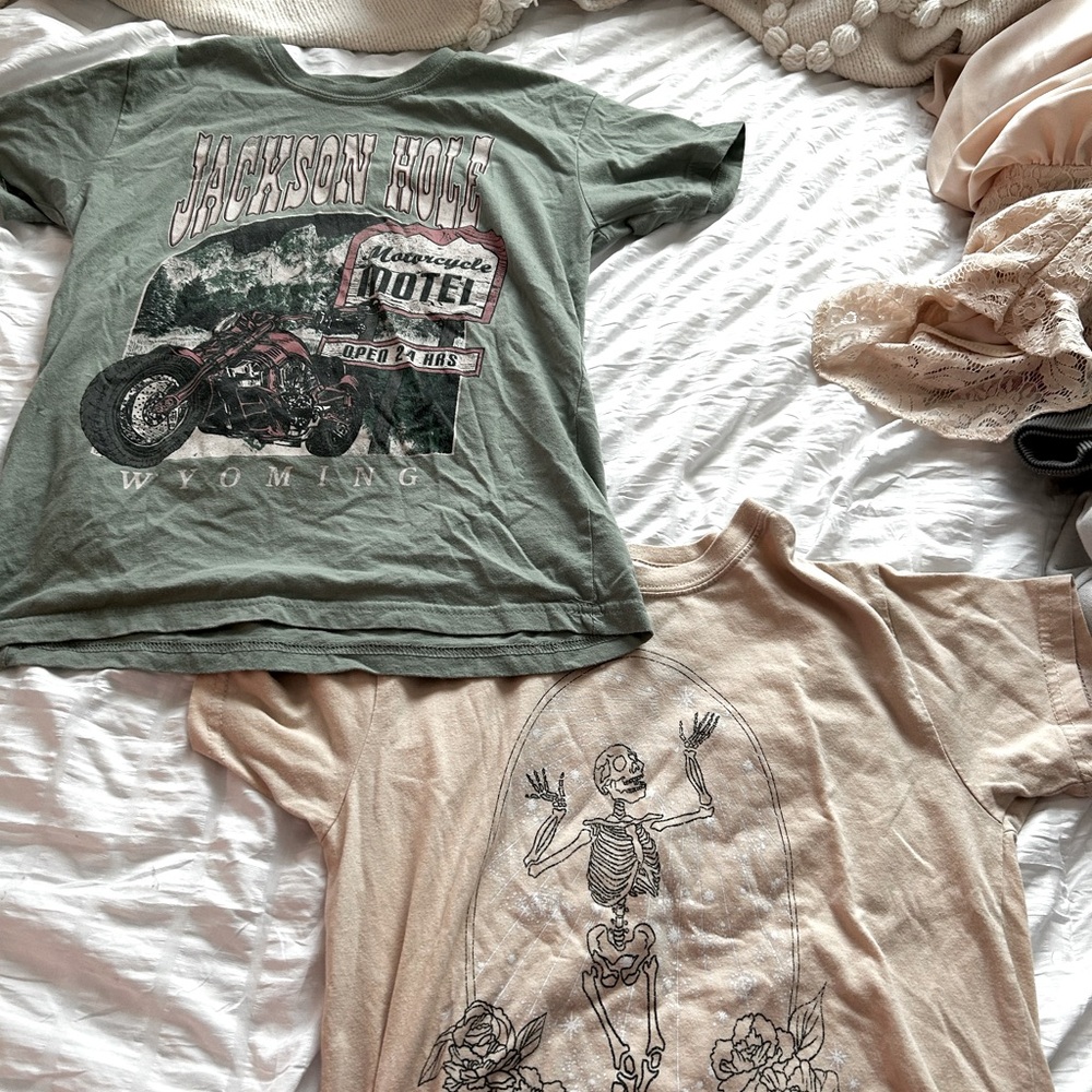 Tween graphic tees /super soft